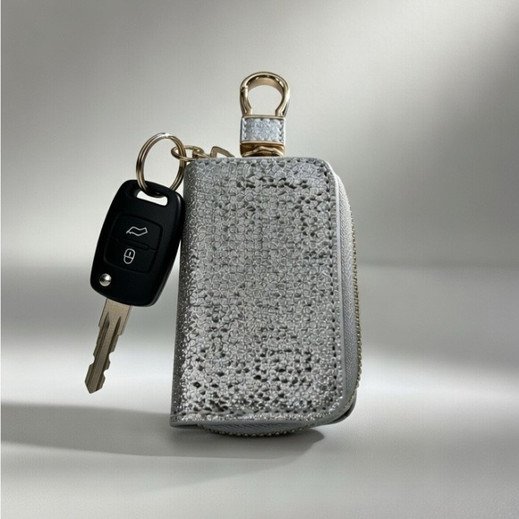 Silver Textured Key Holder - Picture 2 of 4
